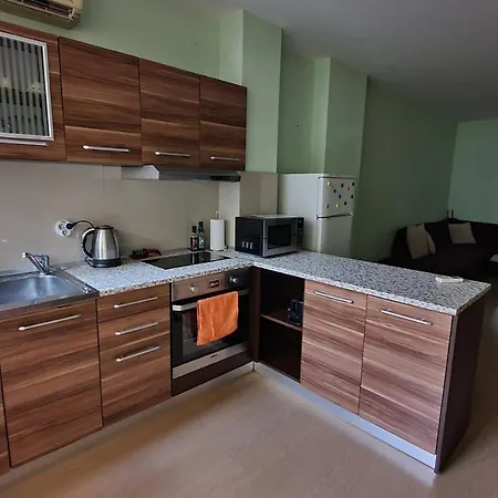 דירה Minimalistic 1br Flat With A Parking Spot וארנה
