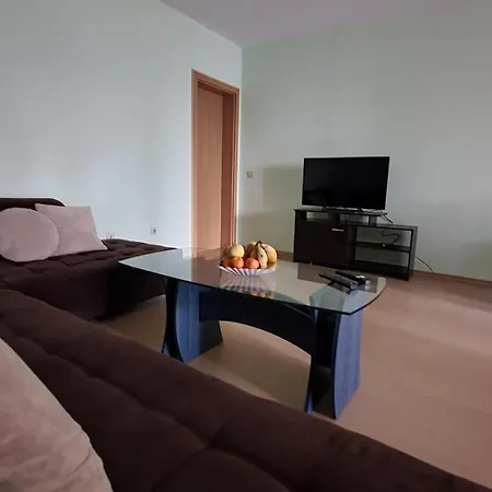 Minimalistic 1br Flat With A Parking Spot Apartamento